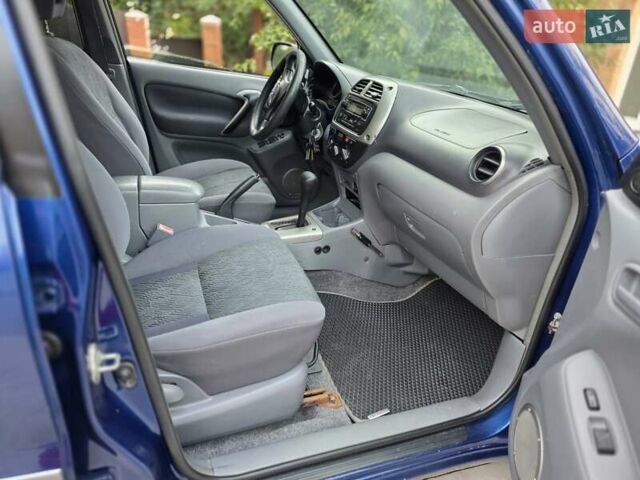 Синій Тойота РАВ 4, об'ємом двигуна 2 л та пробігом 134 тис. км за 5800 $, фото 12 на Automoto.ua