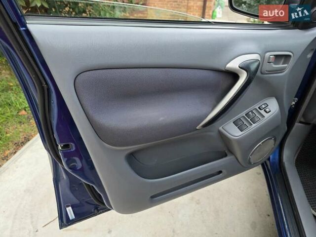 Синій Тойота РАВ 4, об'ємом двигуна 2 л та пробігом 134 тис. км за 5800 $, фото 3 на Automoto.ua