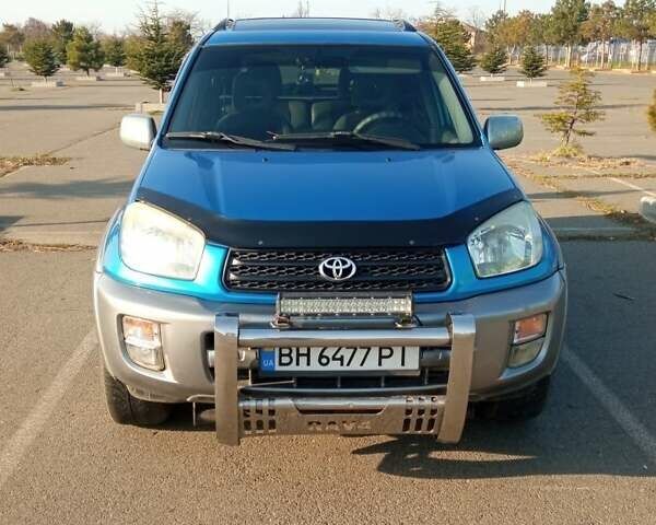 Синий Тойота РАВ 4, объемом двигателя 2 л и пробегом 226 тыс. км за 7800 $, фото 1 на Automoto.ua