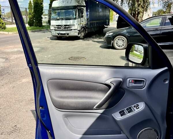 Синий Тойота РАВ 4, объемом двигателя 0 л и пробегом 34 тыс. км за 14500 $, фото 11 на Automoto.ua