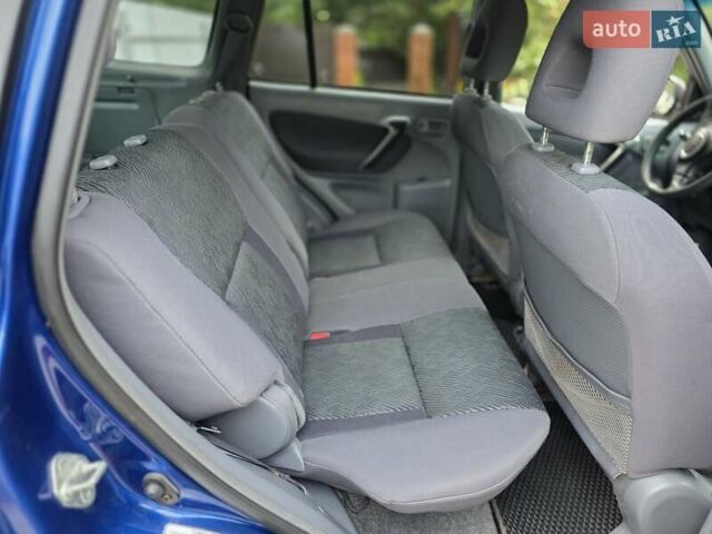 Синій Тойота РАВ 4, об'ємом двигуна 2 л та пробігом 134 тис. км за 5800 $, фото 17 на Automoto.ua