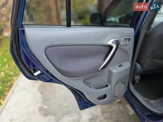 Синий Тойота РАВ 4, объемом двигателя 2 л и пробегом 134 тыс. км за 5900 $, фото 27 на Automoto.ua