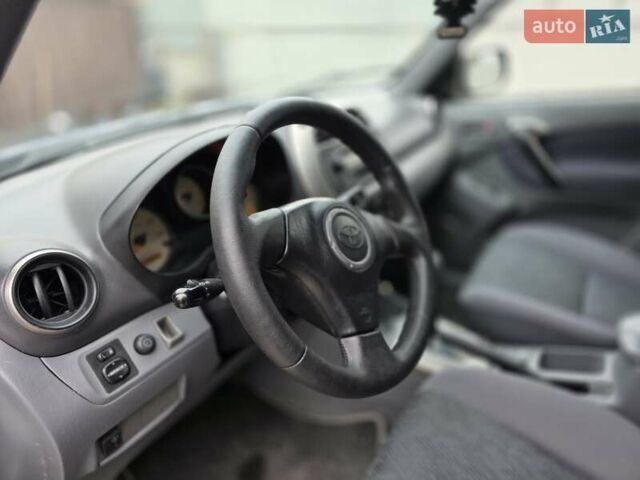 Синій Тойота РАВ 4, об'ємом двигуна 2 л та пробігом 135 тис. км за 6700 $, фото 17 на Automoto.ua