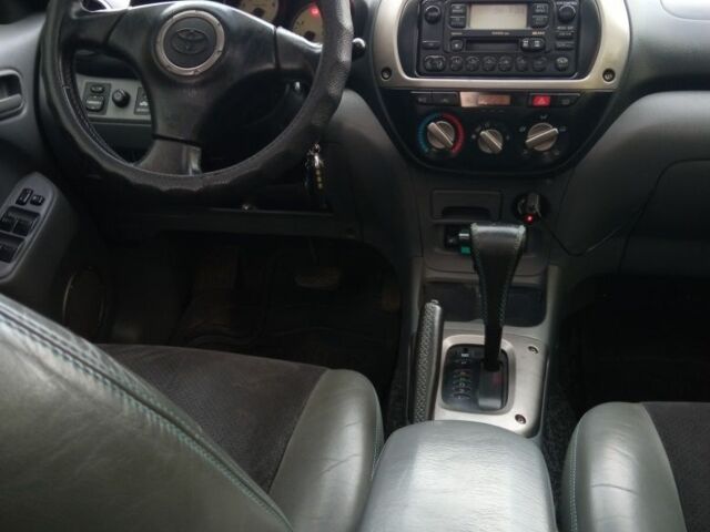 Синий Тойота РАВ 4, объемом двигателя 2 л и пробегом 226 тыс. км за 7800 $, фото 6 на Automoto.ua