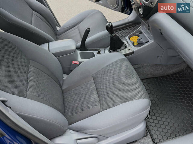 Синій Тойота РАВ 4, об'ємом двигуна 2 л та пробігом 123 тис. км за 8500 $, фото 83 на Automoto.ua