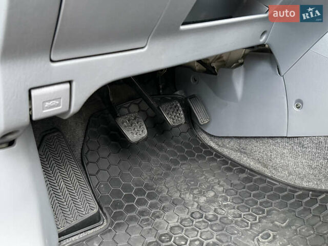 Синій Тойота РАВ 4, об'ємом двигуна 2 л та пробігом 123 тис. км за 8500 $, фото 66 на Automoto.ua