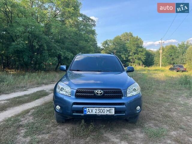 Синій Тойота РАВ 4, об'ємом двигуна 2 л та пробігом 236 тис. км за 8800 $, фото 7 на Automoto.ua