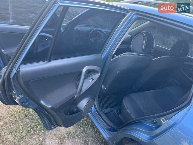 Синій Тойота РАВ 4, об'ємом двигуна 2 л та пробігом 236 тис. км за 8800 $, фото 10 на Automoto.ua