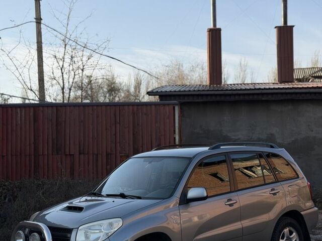 Синий Тойота РАВ 4, объемом двигателя 2 л и пробегом 313 тыс. км за 4350 $, фото 2 на Automoto.ua