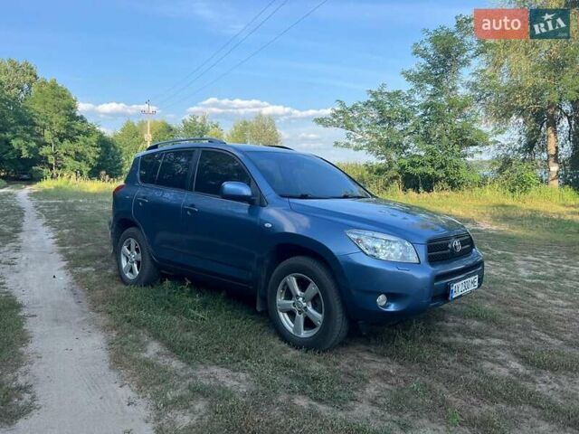 Синій Тойота РАВ 4, об'ємом двигуна 2 л та пробігом 236 тис. км за 8800 $, фото 1 на Automoto.ua