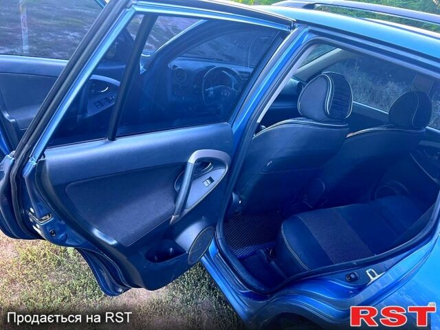 Синий Тойота РАВ 4, объемом двигателя 2 л и пробегом 213 тыс. км за 9000 $, фото 6 на Automoto.ua