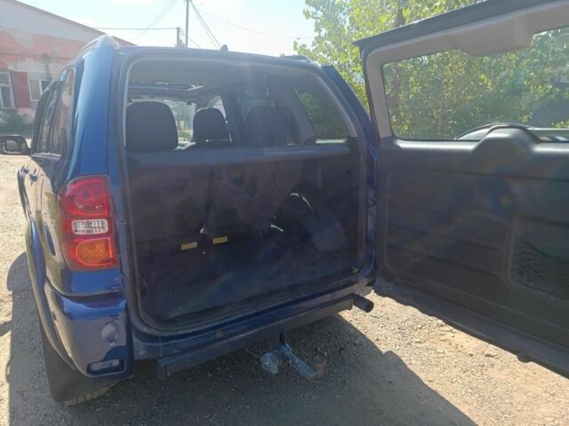 Синий Тойота РАВ 4, объемом двигателя 2 л и пробегом 320 тыс. км за 3400 $, фото 2 на Automoto.ua