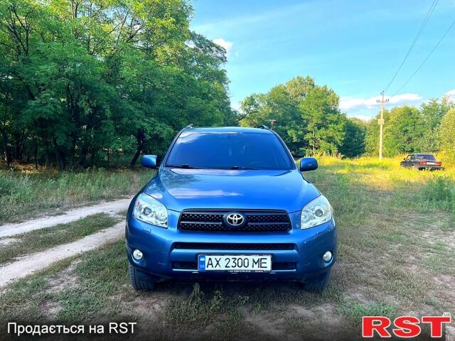 Синий Тойота РАВ 4, объемом двигателя 2 л и пробегом 213 тыс. км за 9000 $, фото 1 на Automoto.ua