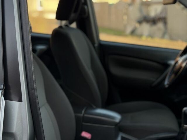 Синий Тойота РАВ 4, объемом двигателя 2 л и пробегом 313 тыс. км за 4350 $, фото 11 на Automoto.ua