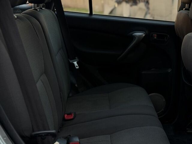 Синий Тойота РАВ 4, объемом двигателя 2 л и пробегом 313 тыс. км за 4350 $, фото 14 на Automoto.ua