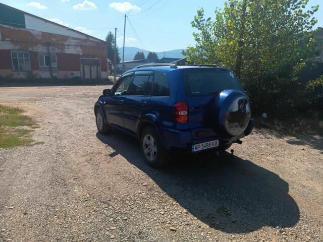 Синий Тойота РАВ 4, объемом двигателя 2 л и пробегом 320 тыс. км за 3400 $, фото 1 на Automoto.ua