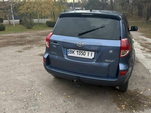 Синий Тойота РАВ 4, объемом двигателя 2.2 л и пробегом 226 тыс. км за 4500 $, фото 3 на Automoto.ua