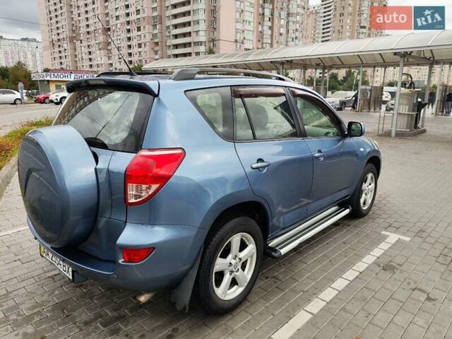 Синий Тойота РАВ 4, объемом двигателя 2 л и пробегом 168 тыс. км за 9800 $, фото 3 на Automoto.ua