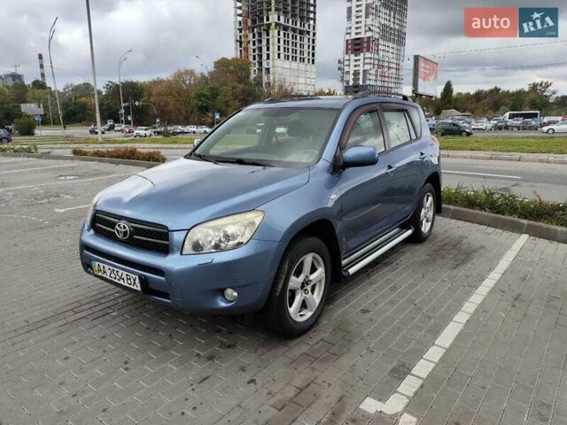 Синий Тойота РАВ 4, объемом двигателя 2 л и пробегом 168 тыс. км за 9800 $, фото 2 на Automoto.ua