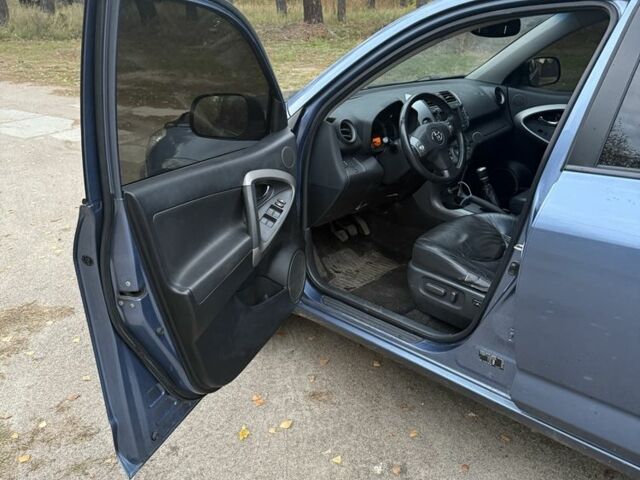 Синий Тойота РАВ 4, объемом двигателя 2.2 л и пробегом 226 тыс. км за 4500 $, фото 5 на Automoto.ua