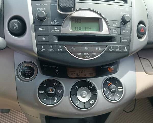 Синій Тойота РАВ 4, об'ємом двигуна 2.2 л та пробігом 260 тис. км за 9000 $, фото 15 на Automoto.ua