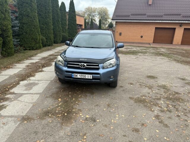 Синий Тойота РАВ 4, объемом двигателя 2.2 л и пробегом 226 тыс. км за 4500 $, фото 2 на Automoto.ua