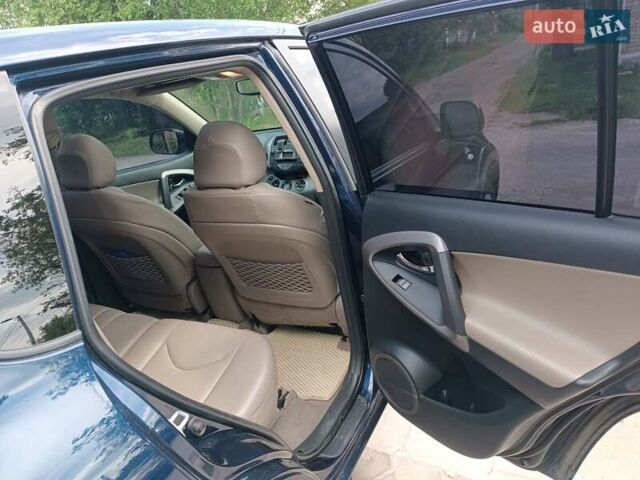 Синій Тойота РАВ 4, об'ємом двигуна 2.2 л та пробігом 260 тис. км за 9000 $, фото 6 на Automoto.ua