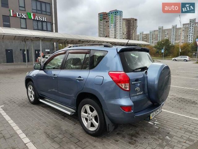 Синий Тойота РАВ 4, объемом двигателя 2 л и пробегом 168 тыс. км за 9800 $, фото 1 на Automoto.ua
