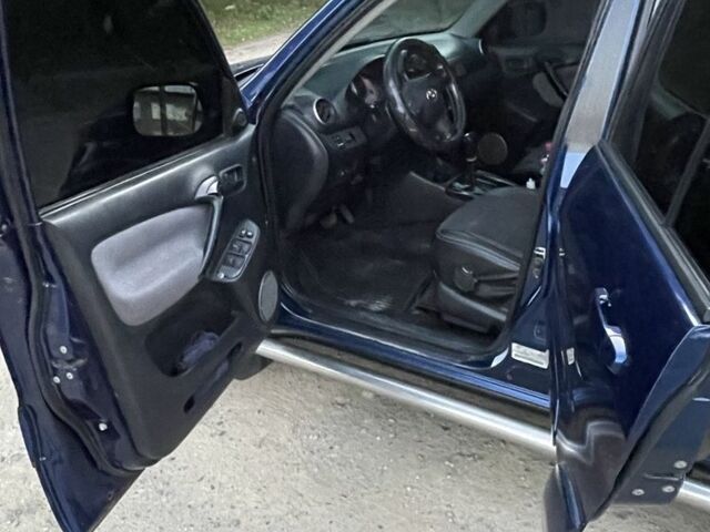 Синий Тойота РАВ 4, объемом двигателя 2 л и пробегом 250 тыс. км за 6133 $, фото 3 на Automoto.ua