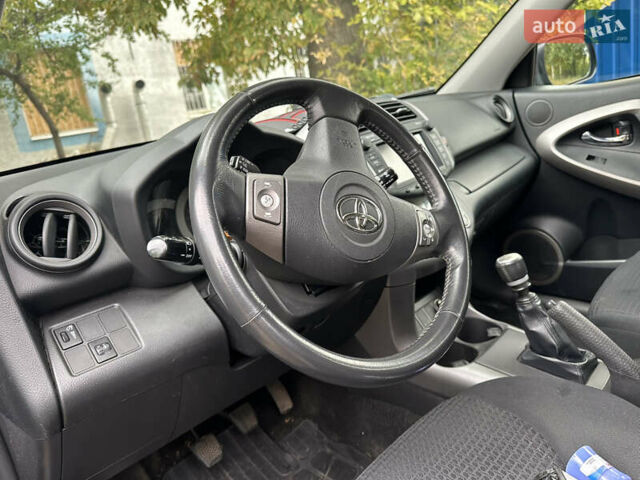 Синий Тойота РАВ 4, объемом двигателя 2.23 л и пробегом 253 тыс. км за 9500 $, фото 6 на Automoto.ua