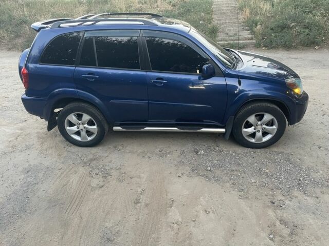 Синий Тойота РАВ 4, объемом двигателя 2 л и пробегом 250 тыс. км за 6133 $, фото 1 на Automoto.ua