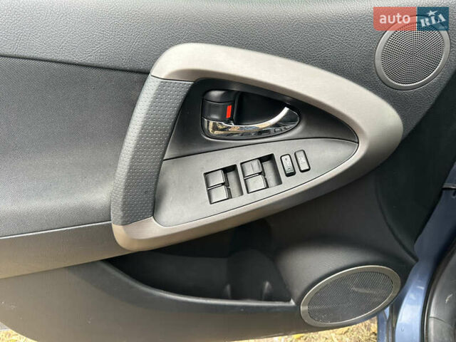 Синий Тойота РАВ 4, объемом двигателя 2.23 л и пробегом 253 тыс. км за 9500 $, фото 8 на Automoto.ua