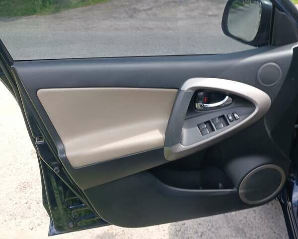 Синій Тойота РАВ 4, об'ємом двигуна 2.2 л та пробігом 260 тис. км за 9000 $, фото 11 на Automoto.ua