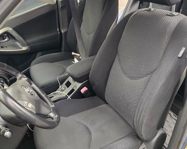 Синий Тойота РАВ 4, объемом двигателя 2 л и пробегом 168 тыс. км за 9800 $, фото 6 на Automoto.ua