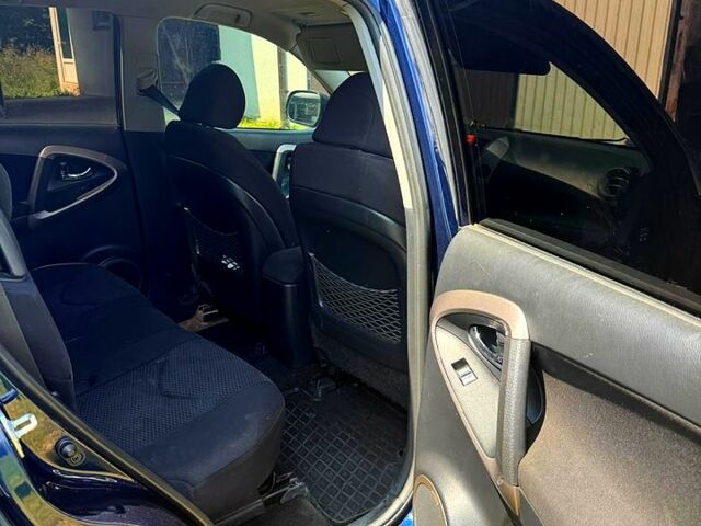 Синий Тойота РАВ 4, объемом двигателя 2.2 л и пробегом 240 тыс. км за 9500 $, фото 6 на Automoto.ua