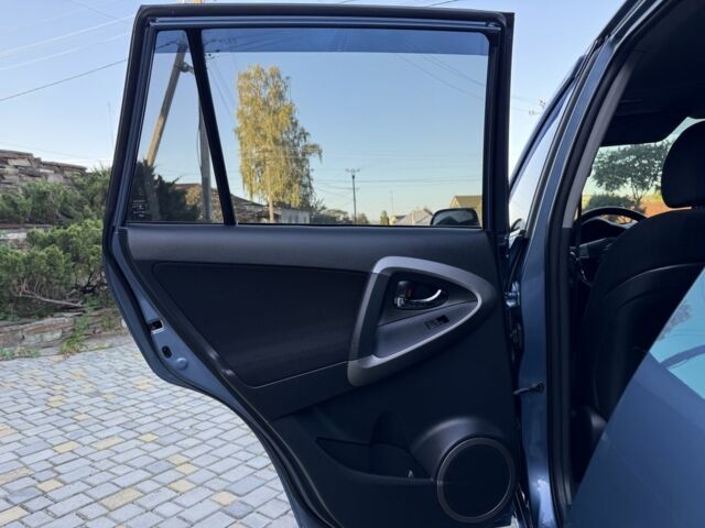 Синий Тойота РАВ 4, объемом двигателя 2 л и пробегом 124 тыс. км за 12000 $, фото 12 на Automoto.ua