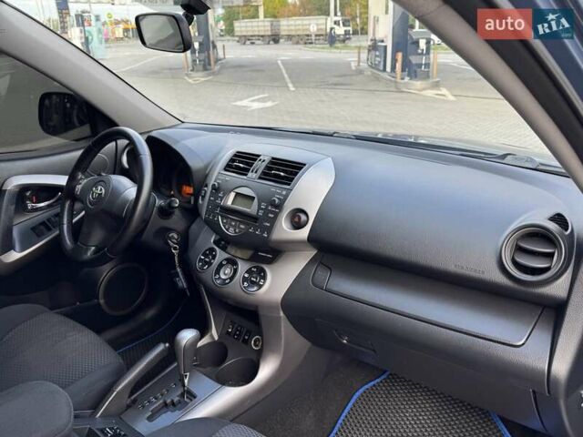 Синий Тойота РАВ 4, объемом двигателя 2 л и пробегом 145 тыс. км за 9900 $, фото 12 на Automoto.ua