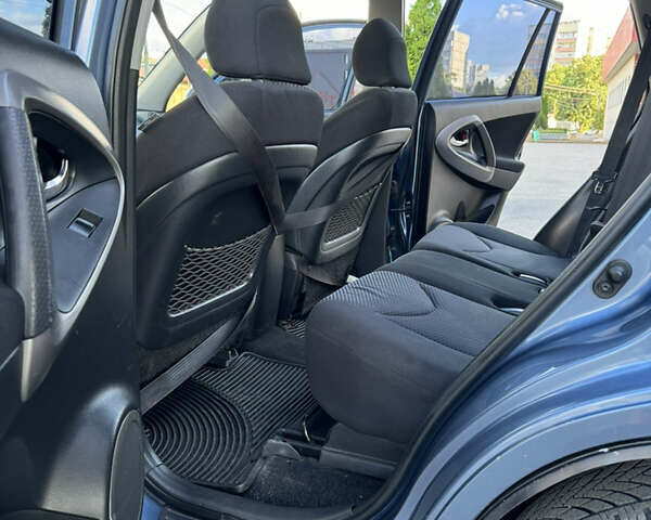 Синій Тойота РАВ 4, об'ємом двигуна 2 л та пробігом 187 тис. км за 7700 $, фото 14 на Automoto.ua