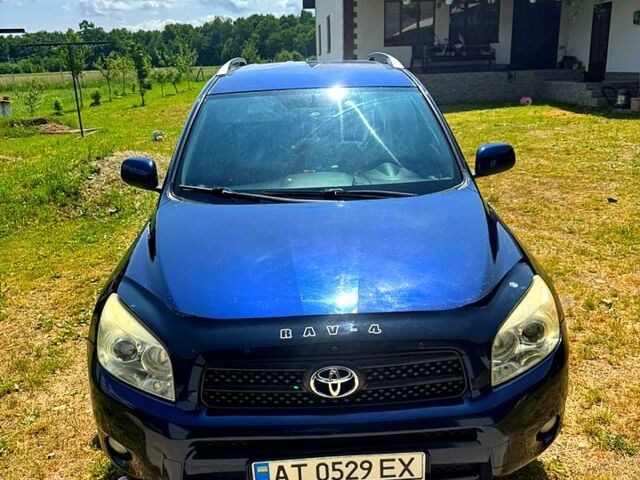 Синий Тойота РАВ 4, объемом двигателя 2.2 л и пробегом 240 тыс. км за 9500 $, фото 1 на Automoto.ua