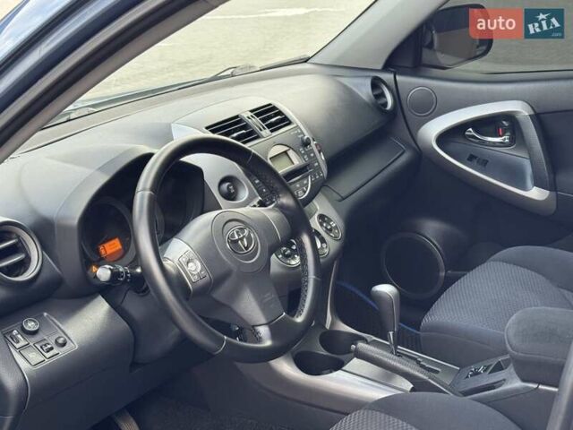 Синий Тойота РАВ 4, объемом двигателя 2 л и пробегом 145 тыс. км за 9900 $, фото 16 на Automoto.ua