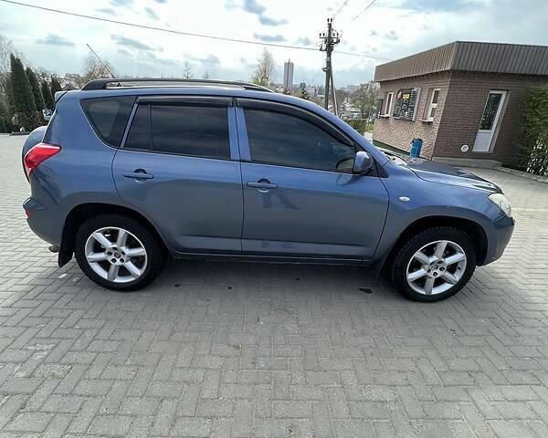 Синий Тойота РАВ 4, объемом двигателя 2 л и пробегом 278 тыс. км за 9500 $, фото 1 на Automoto.ua