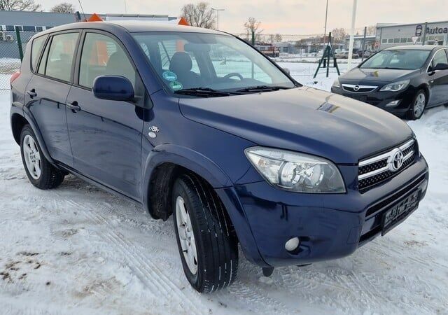 Синий Тойота РАВ 4, объемом двигателя 2.2 л и пробегом 230 тыс. км за 2601 $, фото 1 на Automoto.ua