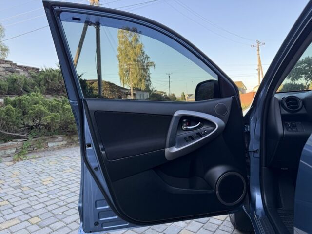 Синий Тойота РАВ 4, объемом двигателя 2 л и пробегом 124 тыс. км за 12000 $, фото 8 на Automoto.ua