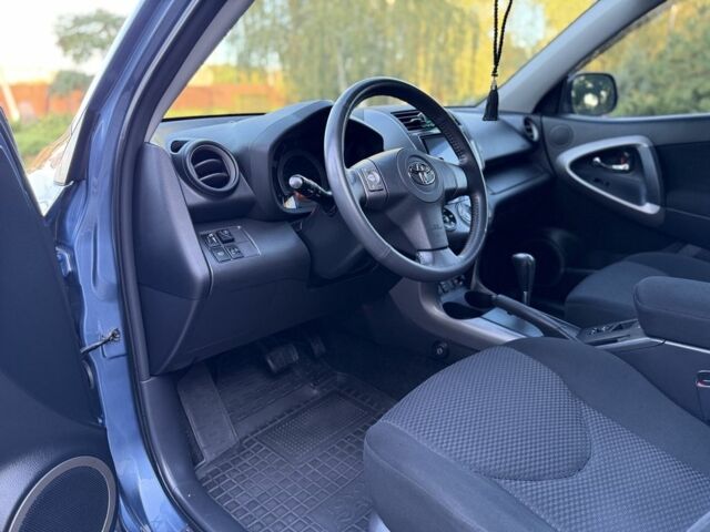 Синий Тойота РАВ 4, объемом двигателя 2 л и пробегом 124 тыс. км за 12000 $, фото 9 на Automoto.ua