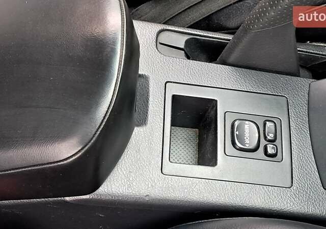 Синий Тойота РАВ 4, объемом двигателя 2 л и пробегом 239 тыс. км за 8800 $, фото 7 на Automoto.ua