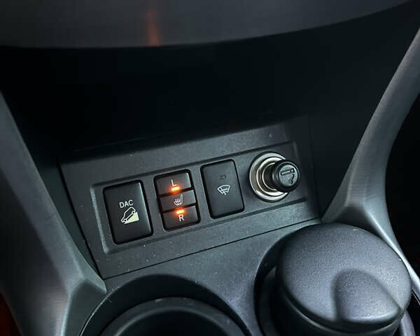 Синий Тойота РАВ 4, объемом двигателя 2 л и пробегом 346 тыс. км за 8700 $, фото 16 на Automoto.ua