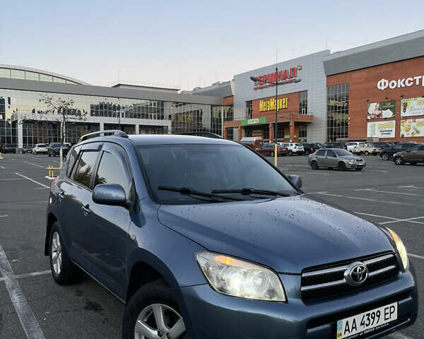 Синий Тойота РАВ 4, объемом двигателя 2 л и пробегом 346 тыс. км за 8700 $, фото 3 на Automoto.ua