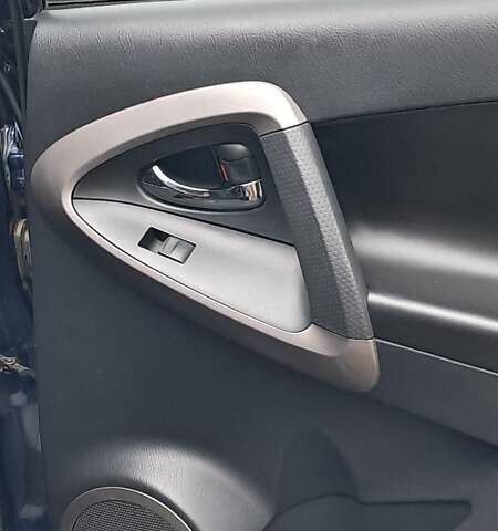 Синий Тойота РАВ 4, объемом двигателя 2 л и пробегом 239 тыс. км за 8800 $, фото 9 на Automoto.ua