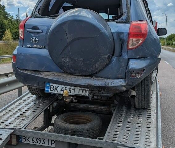 Синій Тойота РАВ 4, об'ємом двигуна 2.2 л та пробігом 265 тис. км за 5000 $, фото 3 на Automoto.ua