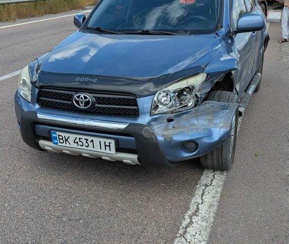 Синій Тойота РАВ 4, об'ємом двигуна 2.2 л та пробігом 265 тис. км за 5000 $, фото 7 на Automoto.ua